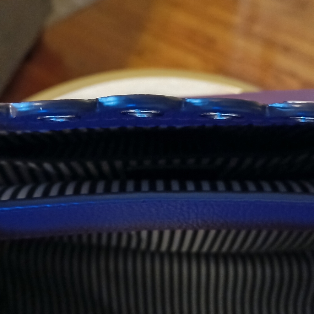 Handbag - Picture 2 of 3